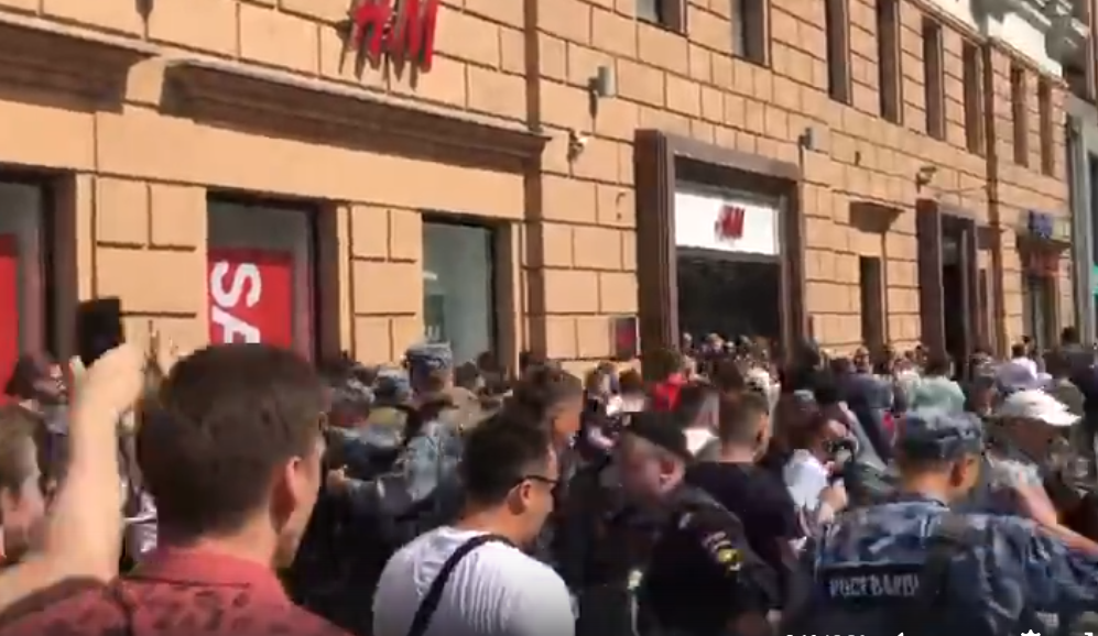 Вчера у мэрии Москвы прошла несогласованная акция за допуск независимых кандидатов на выборы в МГД